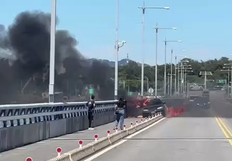 金門大橋 驚見首起車輛自燃 瞬間變火球 tu娛樂城、百家樂